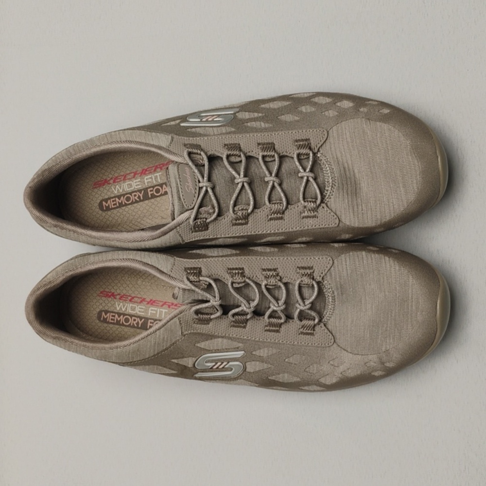Skechers Beige Walking Fabric Shoe